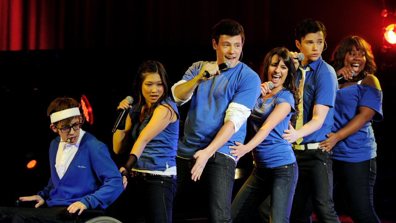Kevin McHale, Jenna Ushkowitz, Cory Monteith, Lea Michele, Chris Colfer and Amber Riley, del el elenco de la serie, durante una presentación en Universal City, California, en 2010.