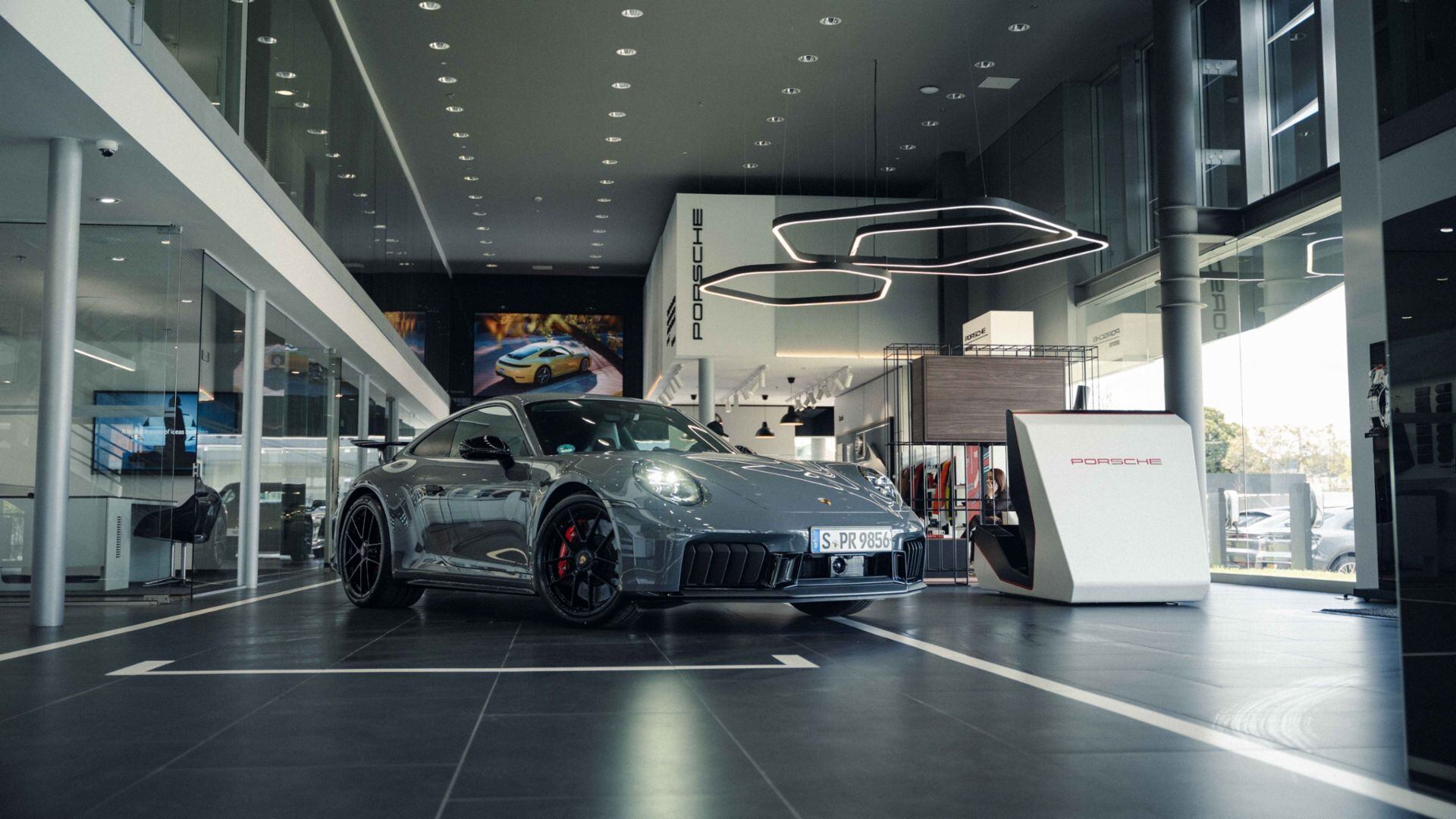 El renovado Porsche 911, este icónico deportivo, ahora viene equipado con el revolucionario sistema T-Hybrid