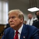 El expresidente Donald Trump aparece en un tribunal penal de Manhattan antes de su juicio en Nueva York, el martes 30 de abril de 2024.