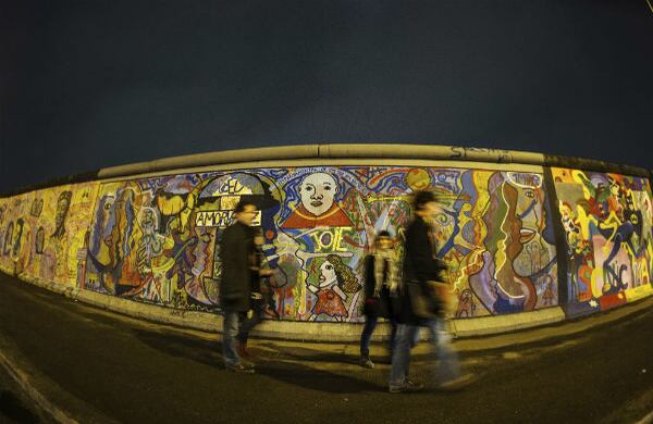 El histórico East Side Gallery, del Muro de Berlín en Alemania, será trasladado para construir apartamentos. (EFE)
