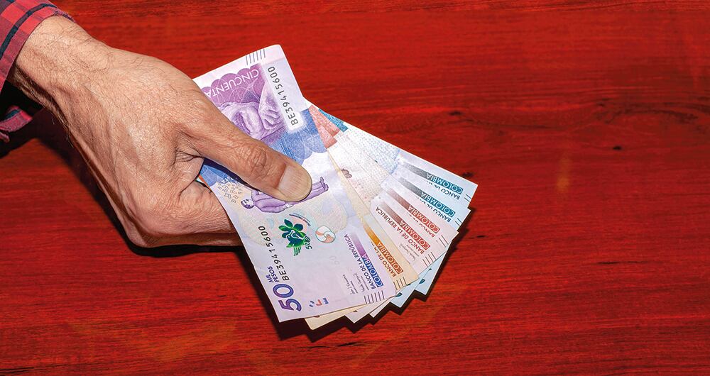 En el mes octavo de gestación, las ascendían a cargos directivos con salarios superiores a los 10 millones de pesos. Así cobraban licencias costosas