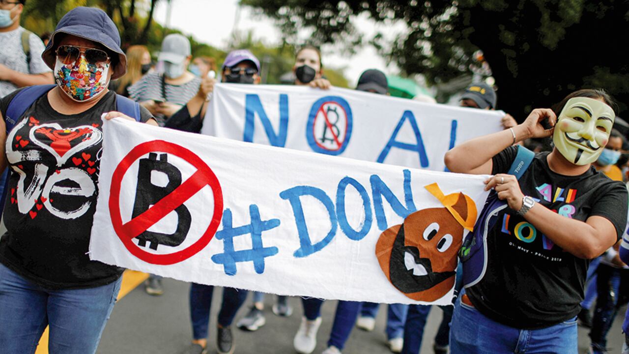 Este ha sido tal vez el único tema que ha golpeado la popularidad de Bukele, a tal punto que se han generado protestas.