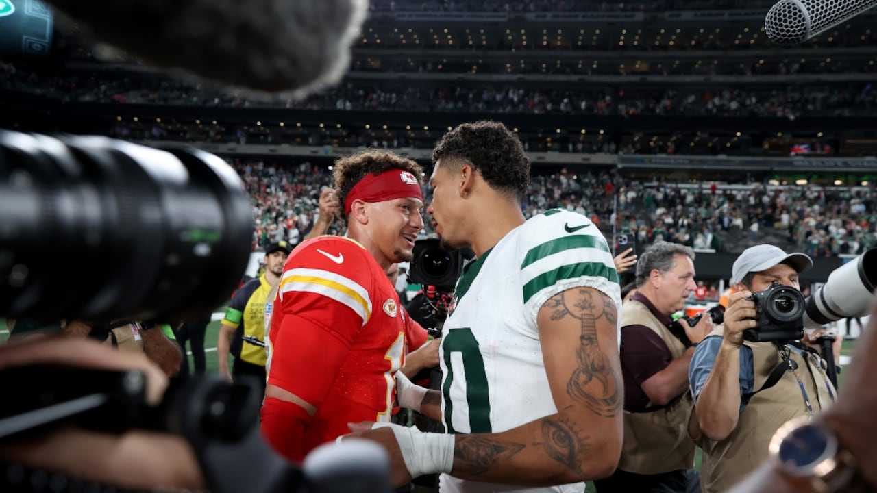 Allen Lazard #10 de Nueva York Jets sale del equipo