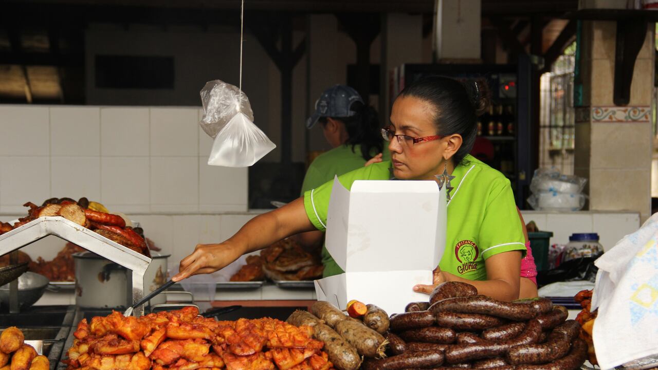 El equipo del Piqueteadero de Doña Segunda, un restaurante con una de las mejores rellenas de la ciudad.