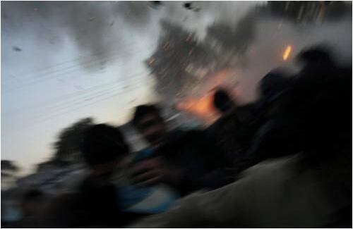 John Moore, USA, Getty Images.
El asesinato de  Benazir Bhutto, Rawalpindi, Pakistan, 27 de Diciembre. Categoría En el momento de la noticia.
