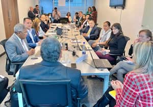 Superintendente Nacional de Salud, Ulahí Beltrán López y representantes de las EPS que atienden en Bogotá.