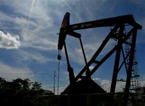 La desaceleración del sector petrolero obedece a los ataques de la guerrilla.