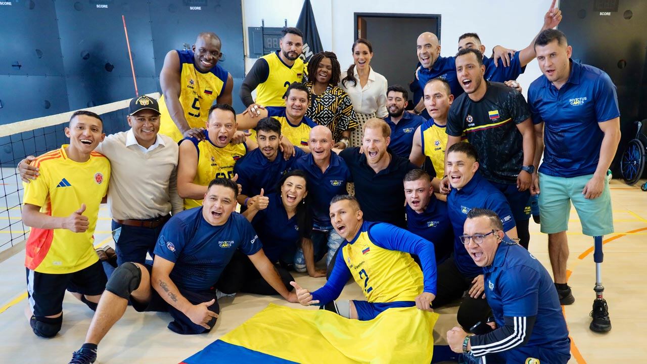 Harry y Megan, duque y duquesa de Sussex, visitando el colegio La Giralda, en Bogotá
