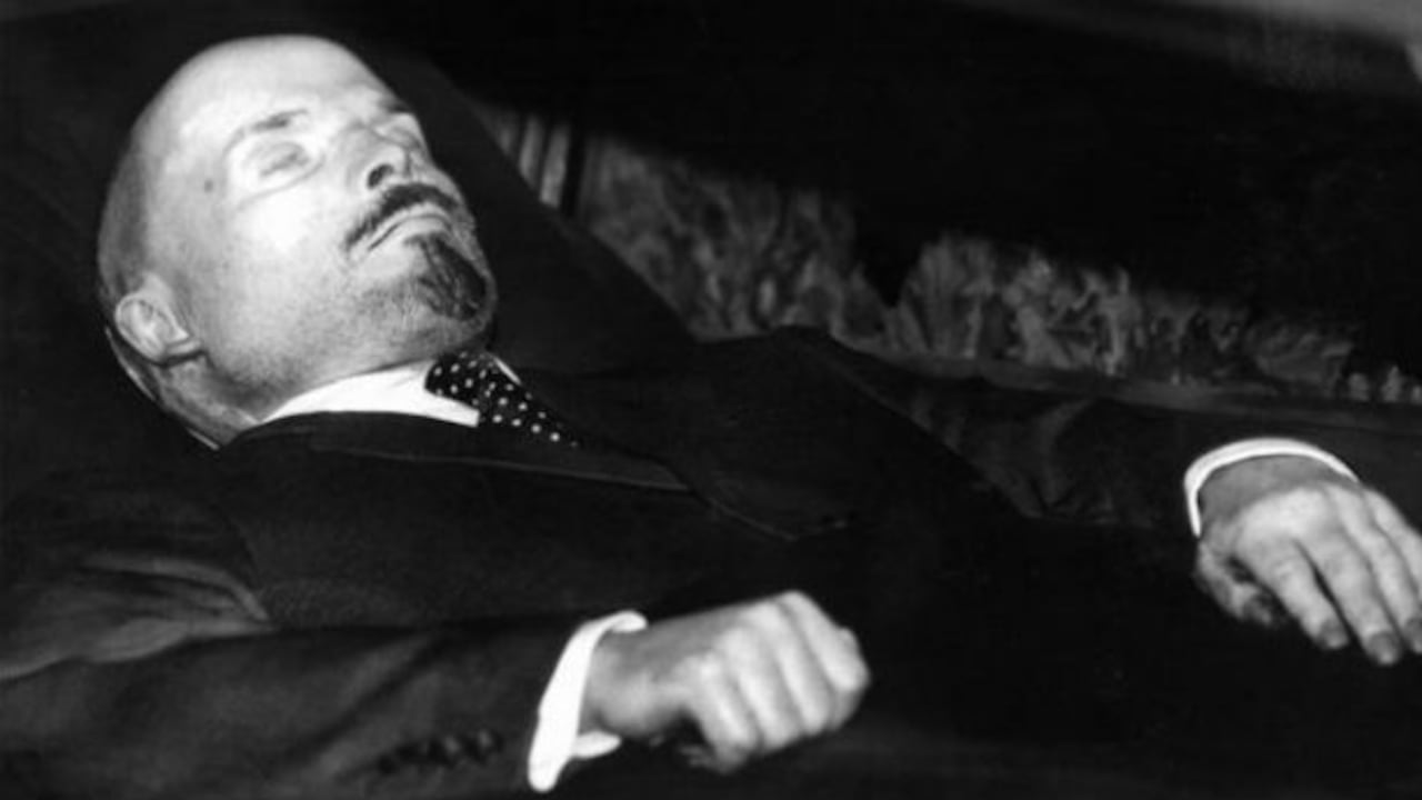 A su muerte en enero de 1924, Lenin se conviritó en el primer revolucionario en ser embalsamado.