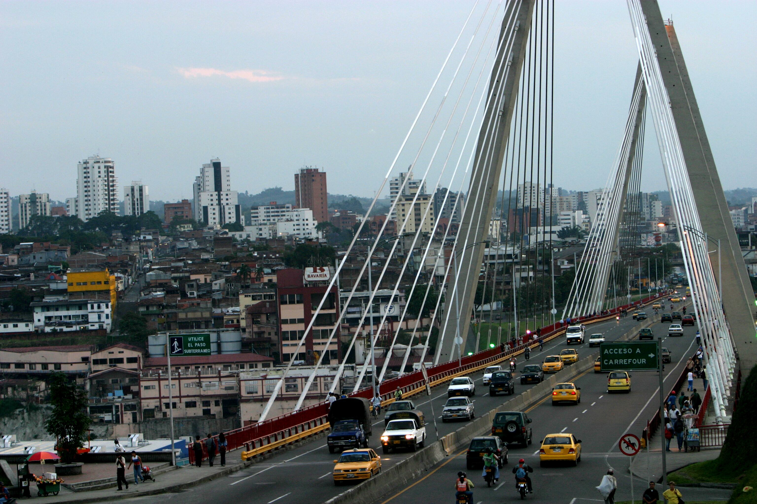 En los últimos 10 años en Pereira el incremento del parque automotor para autos fue del 93.03% y para las motos del 142.77%.