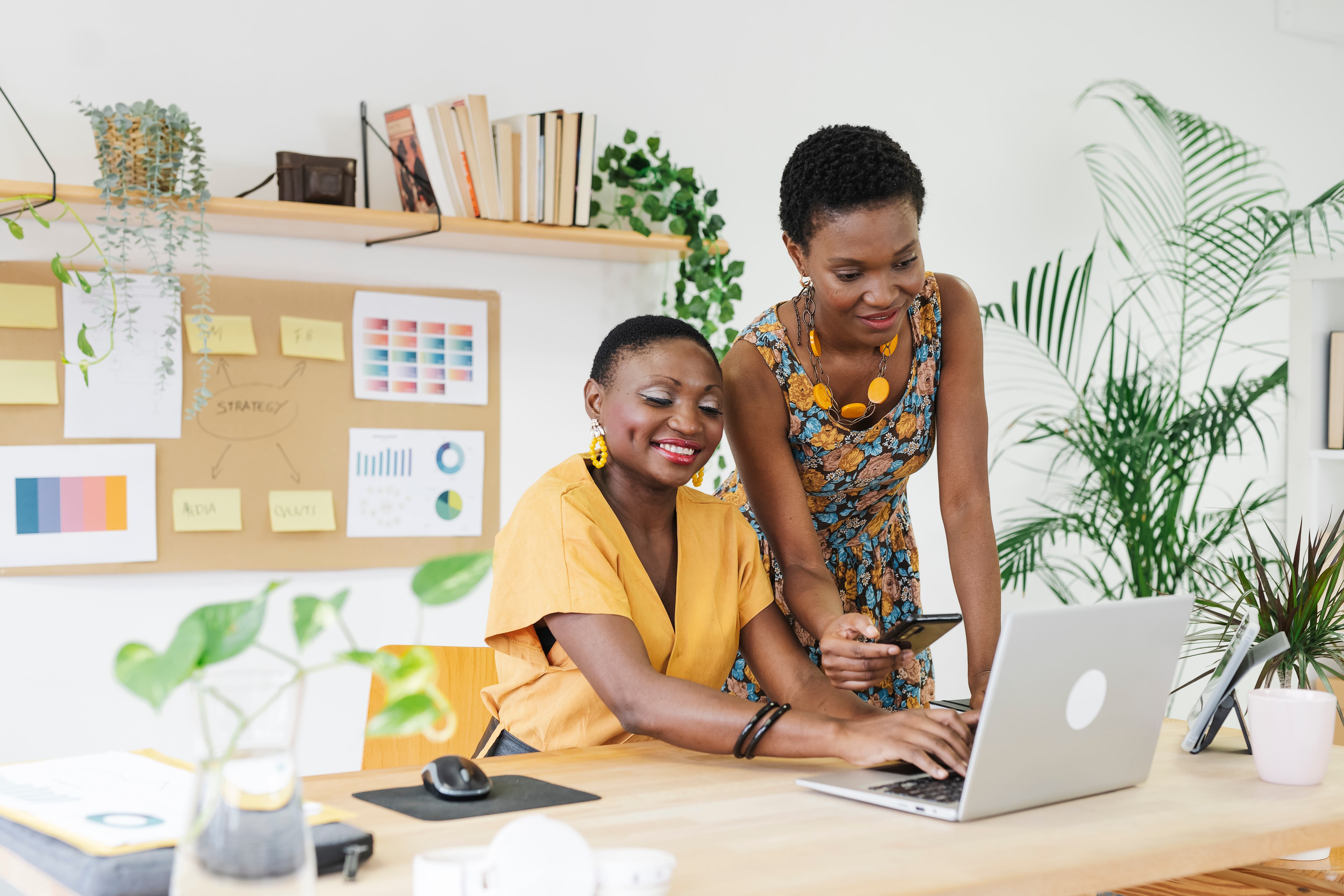 Esta empresa trabaja por aumentar la participación de personas afrodescendientes y migrantes en su compañía.