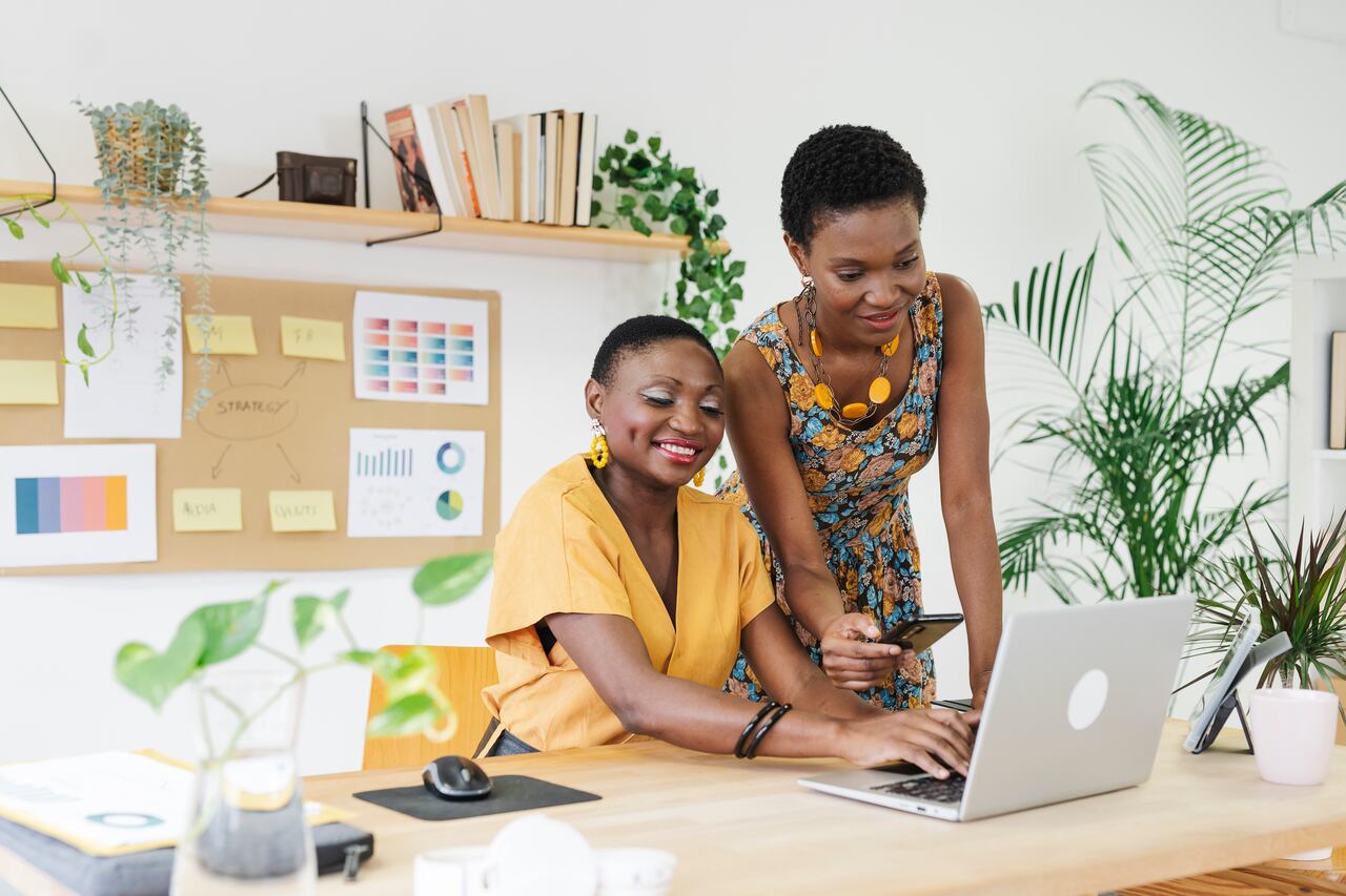 Esta empresa trabaja por aumentar la participación de personas afrodescendientes y migrantes en su compañía.