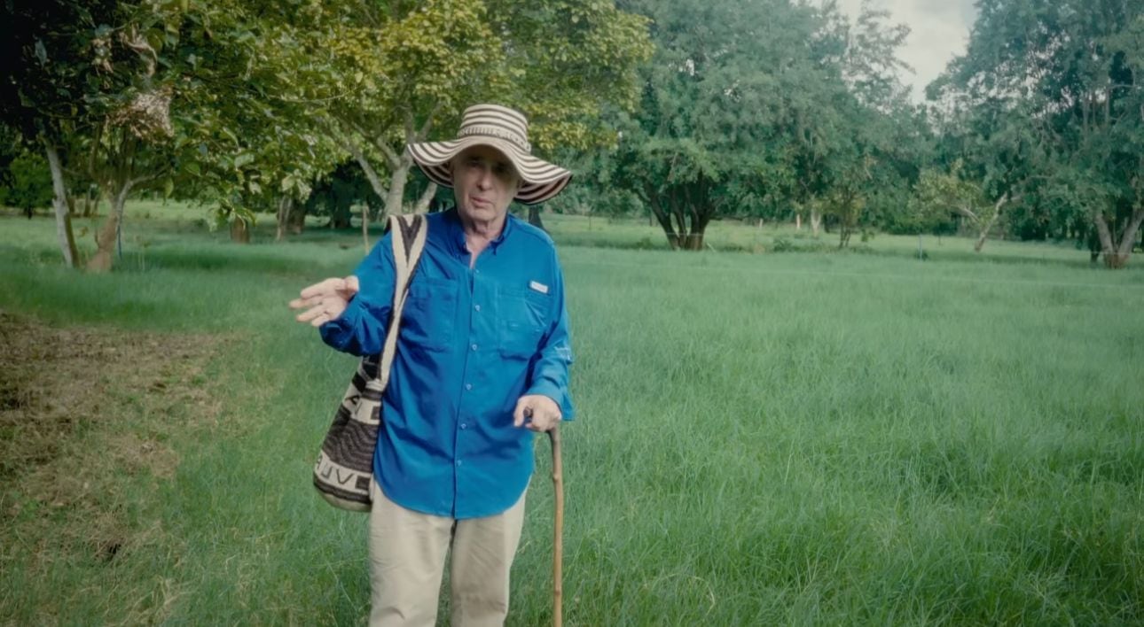 En un video, el expresidente Uribe mostró los detalles de las tierras ofrecidas al Gobierno de Petro