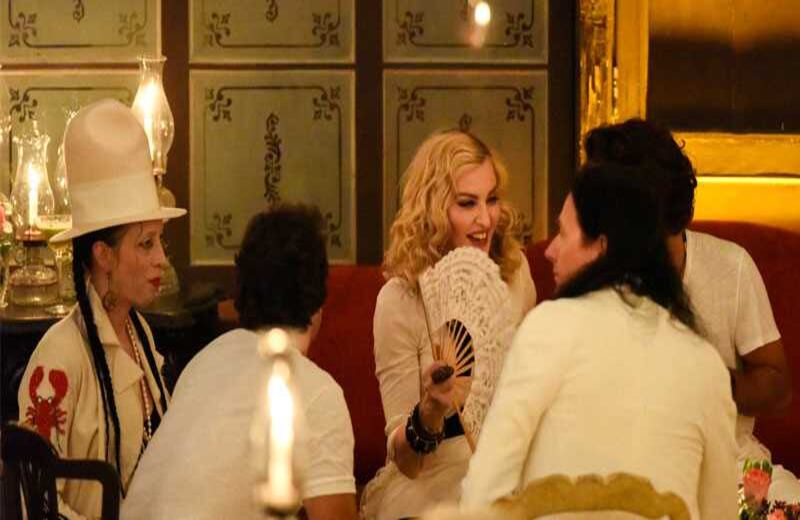 La artista de Hollywood, Maddona, visitó el restaurante 'La Guarida' en La Habana, Cuba para celebrar con sus amigos su quincuagésimo octavo cumpleaños. Cuba se pone de moda.