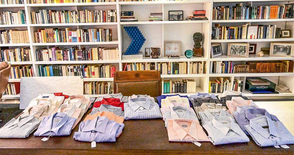 El estudio de Gabo es decorado con flores amarillas cada día. 