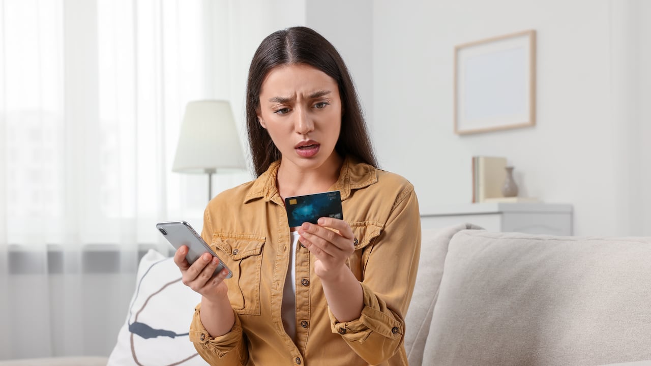 Los ciberdelincuentes usan tecnología para engañar a los usuarios.