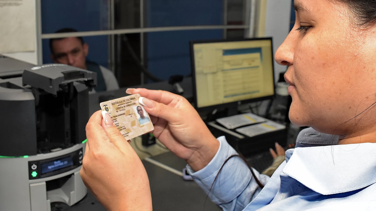 Estos son los pasos que debe seguir para renovar su licencia de conducción en 2024.