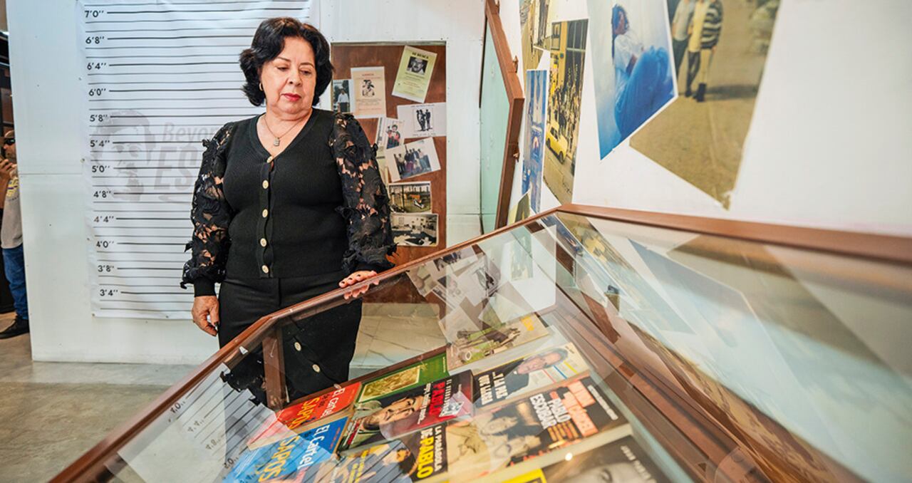 La hermana de Pablo Escobar recorrió el museo del narcotraficante en la comuna 13 de Medellín y desempolvó sus recuerdos.