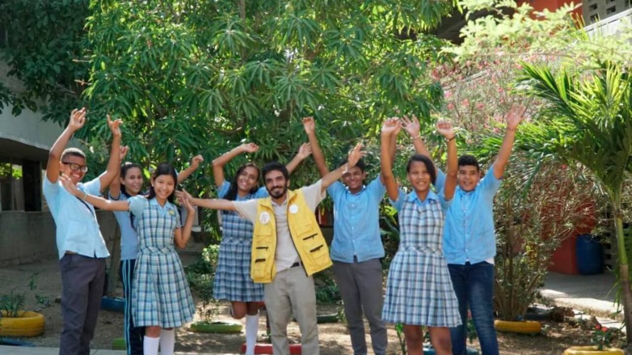 Enseña por Colombia es una organización no gubernamental que adaptó ideas internacionales para la solución de necesidades educativas en el país.