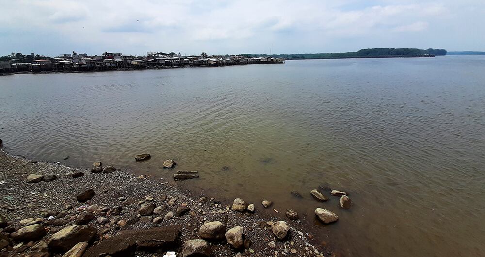 El tránsito narcotraficante se hace vía marítima, por pequeños caseríos como Limones, en Ecuador, o Puerto Rico, en Colombia. 