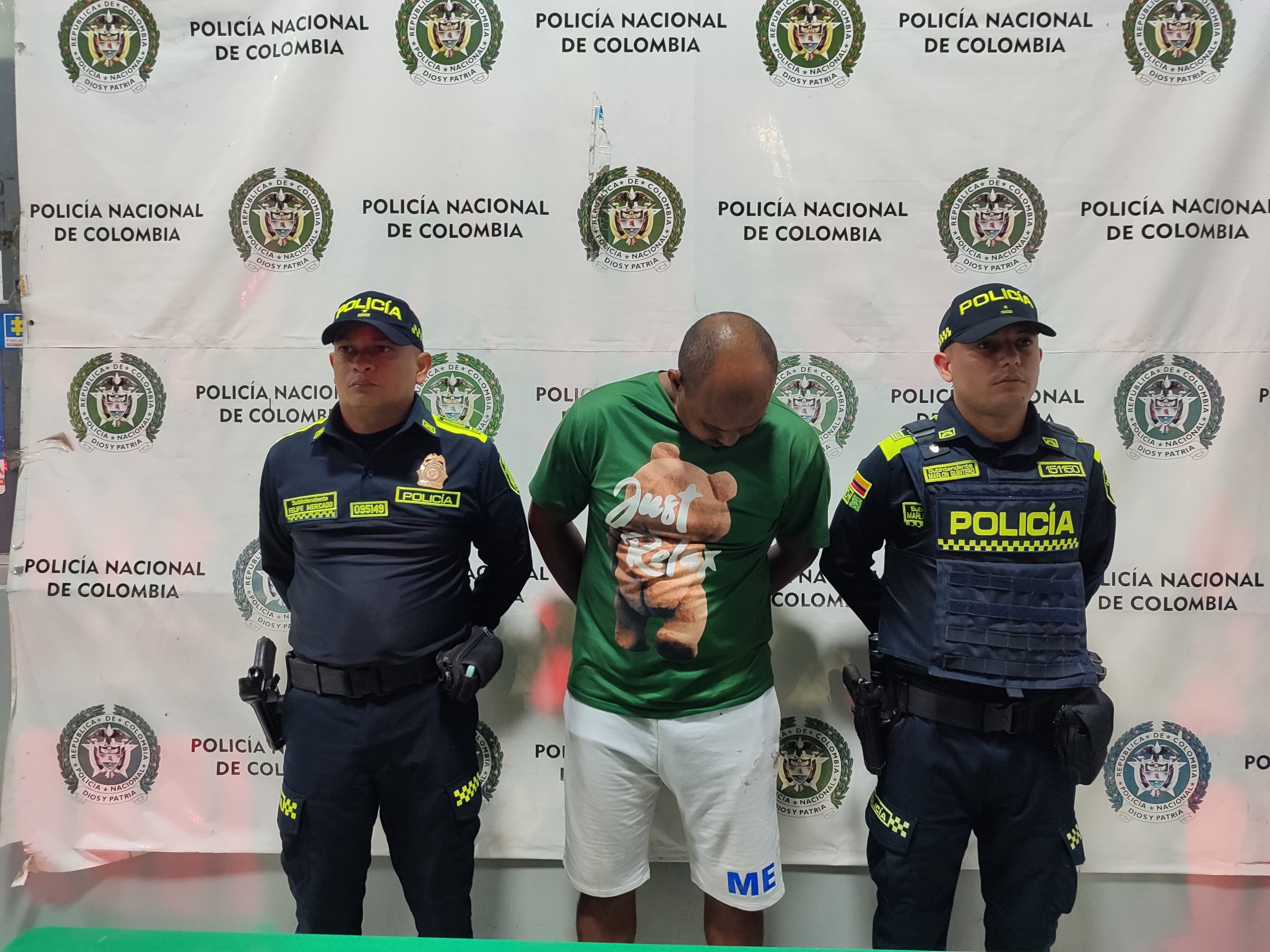 Hombre capturado por la Policía del Atlántico.