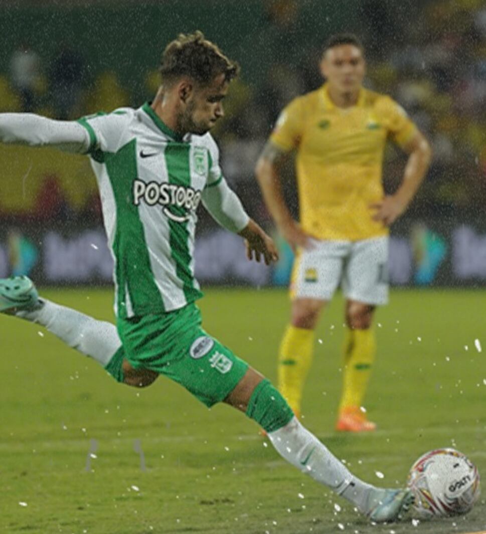 Tomás Ángel al momento de disparar el penal frente a Bucaramanga