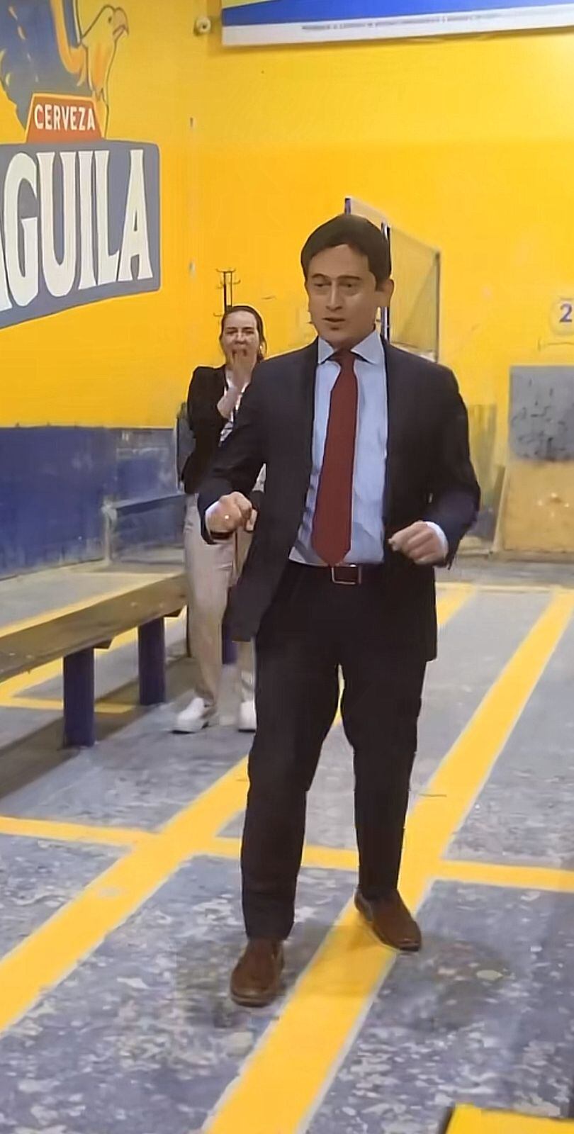 Así celebra Luis Carlos Reyes en las canchas de tejo.