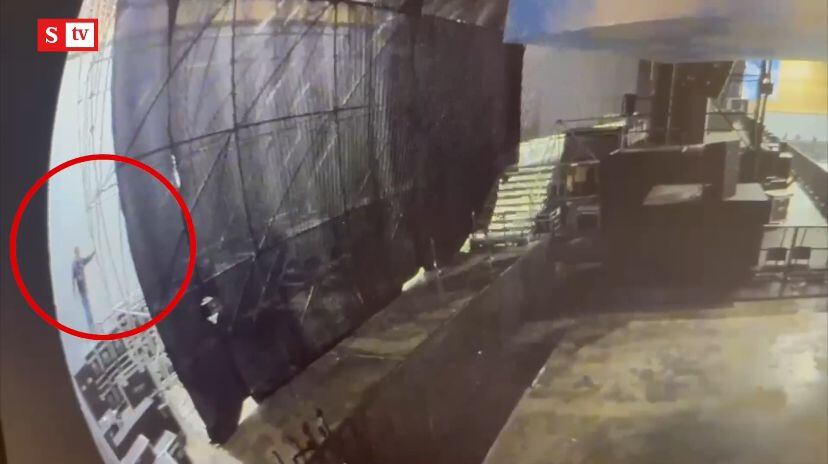 Estos son los videos de seguridad de Corferias que muestran a Carlos David Ruiz, el joven que murió en un tanque de agua.