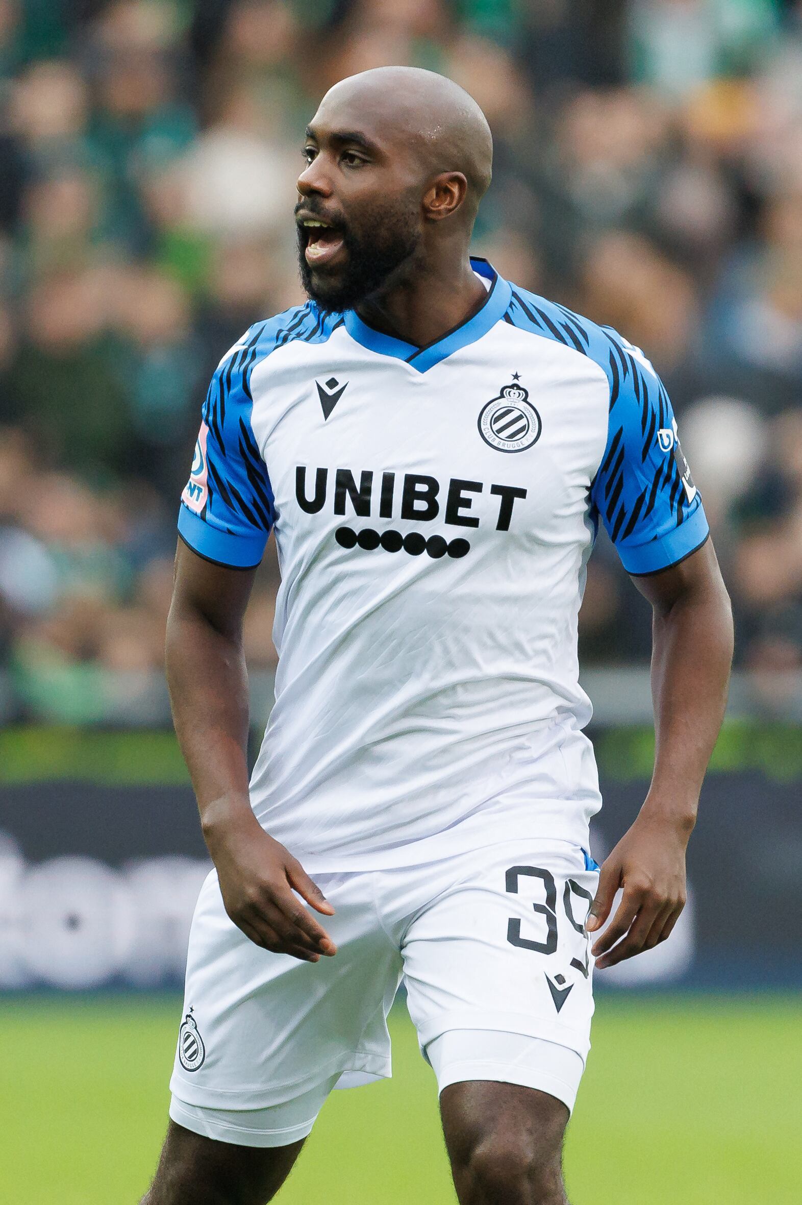 Éder Álvarez Balanta al servicio del Brujas de Bélgica.