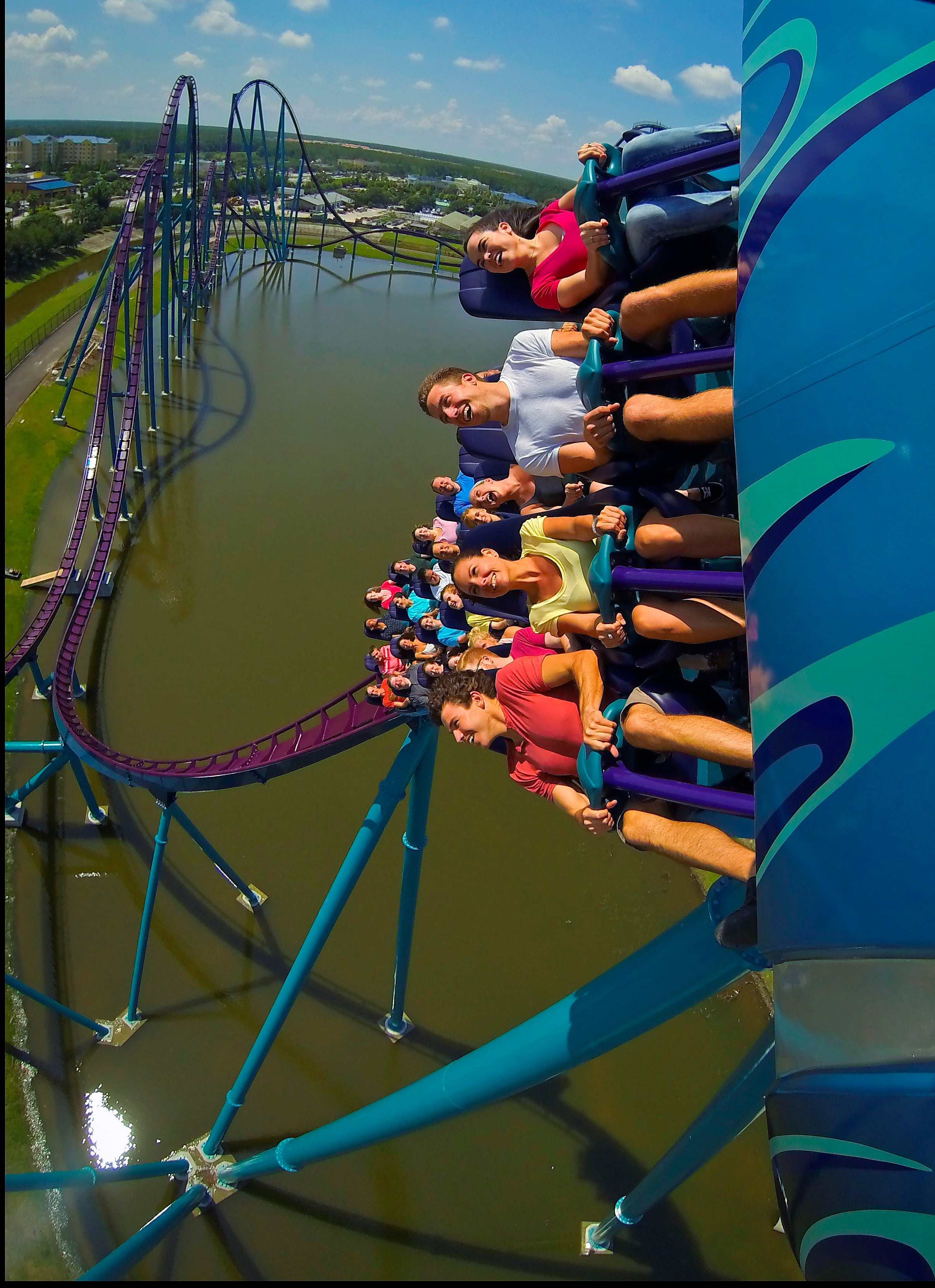 Montaña rusa Mako en Seaworld Orlando, de United Parks and Resorts.