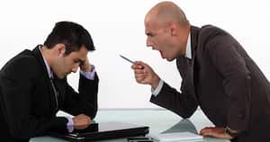 La ley define como acoso laboral toda "conducta persistente y demostrable a infundir miedo, intimidación, terror y angustia (...) que genera desmotivación en el empleado y que puede provocar su renuncia".