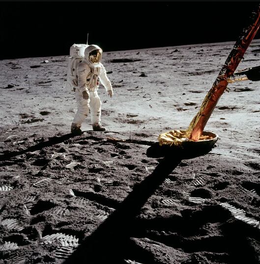 Los desechos lunares representan un riesgo potencial para la exploración espacial, ya que su acumulación puede afectar no solo las futuras misiones, sino también el entorno lunar mismo.