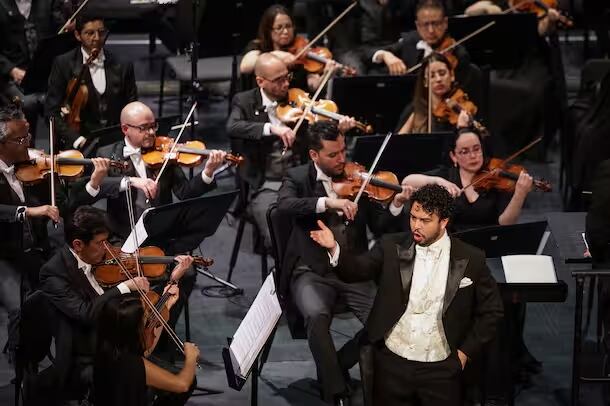 El barítono colombiano Laureano Quant también hizo parte de la velada con arias de óperas como "Le nozze di Figaro".
