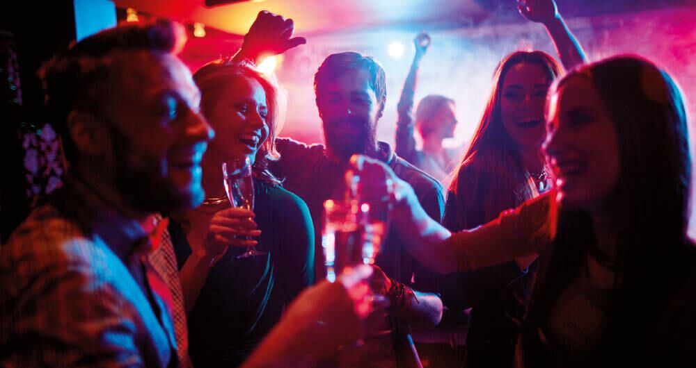 Así las cosas los lugares que exigirán la vacunación son: lugares de ocio; establecimientos públicos y privados; gastrobares; bares; discotecas; casinos; centros deportivos; eventos organizados tanto por lo público como privado; restaurantes e iglesias. 