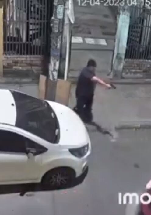 El dueño del carro accionó su arma en 7 oportunidades.