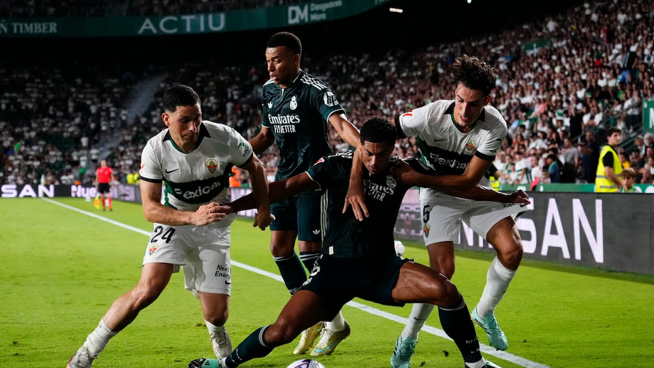 Jugadores del Real Madrid contra el Elche