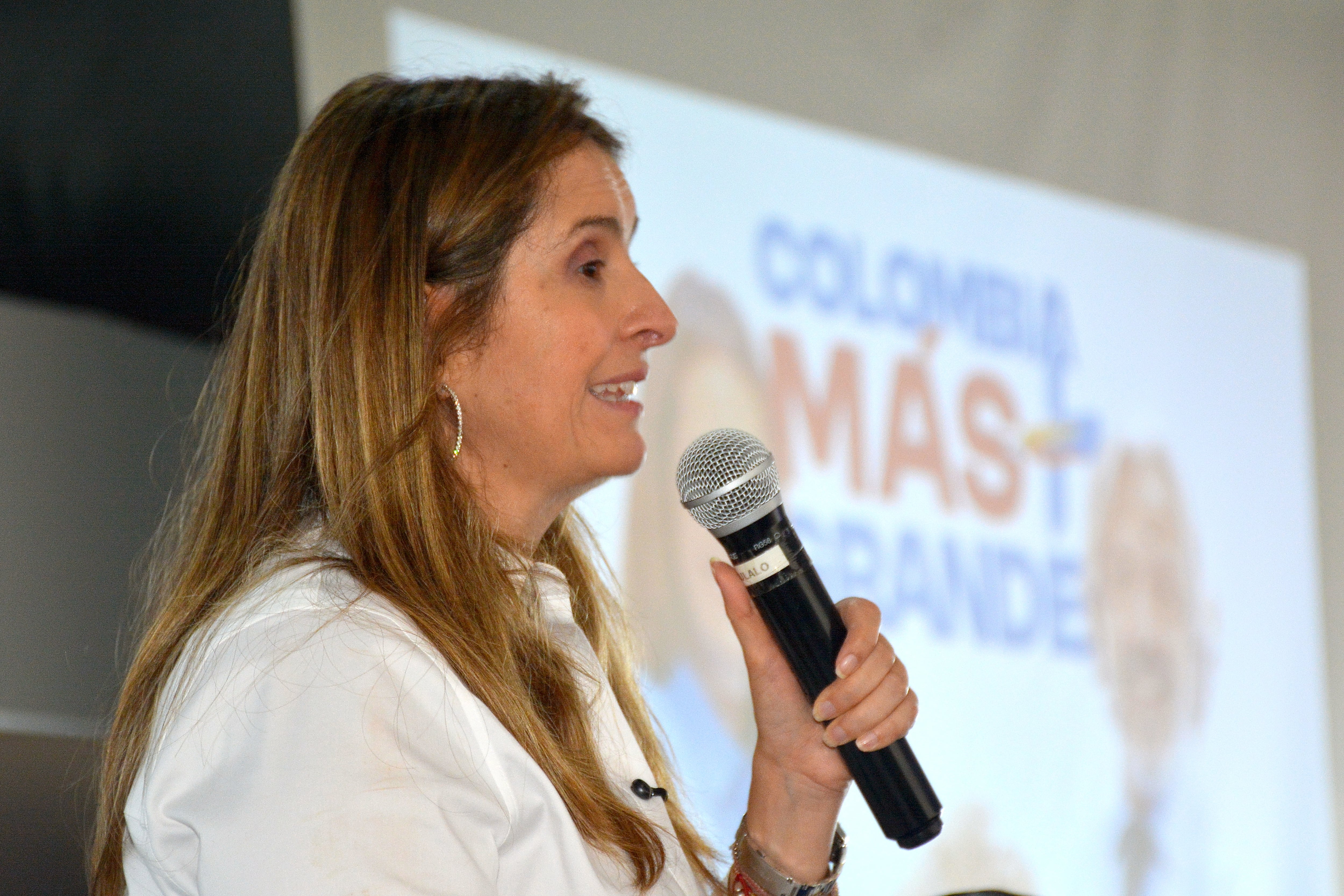 En visita a Cali, la candidata presidencial Paloma Valencia aseguó que integrantes de su campaña son perseguidos y amenazados en el Cauca. Foto Jorge Orozco