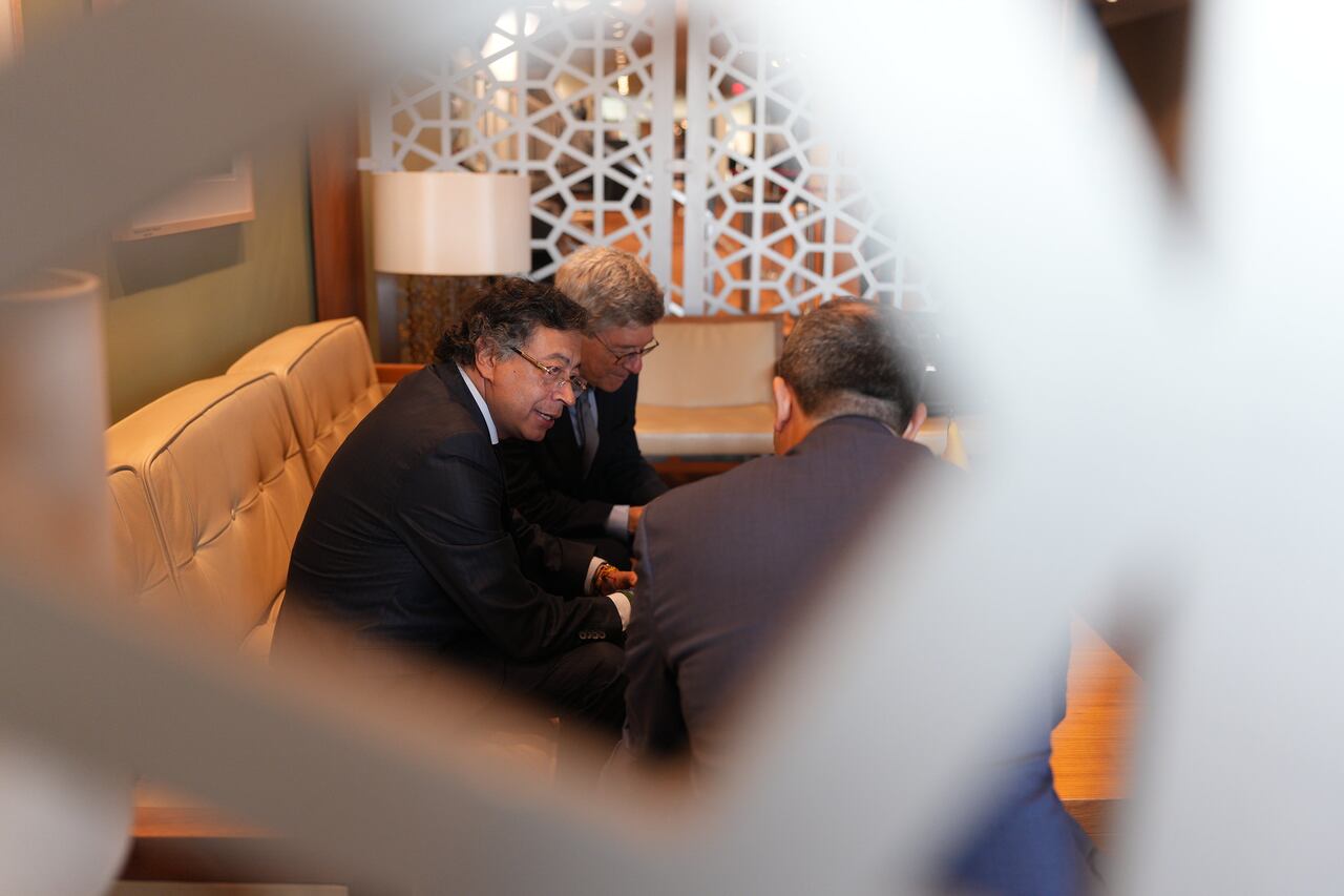 El presidente, Gustavo Petro, reunido con Jeffrey David Sachs, economista y profesor estadounidense, en Nueva York (Estados Unidos), el 24 de septiembre de 2025
