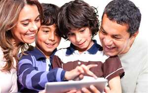 El uso de las tabletas y teléfonos móviles debe ser supervisado por los padres.
Foto: Pantherstock