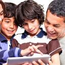 El uso de las tabletas y teléfonos móviles debe ser supervisado por los padres.
Foto: Pantherstock