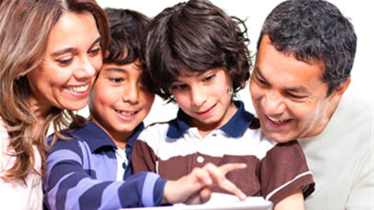 El uso de las tabletas y teléfonos móviles debe ser supervisado por los padres.
Foto: Pantherstock