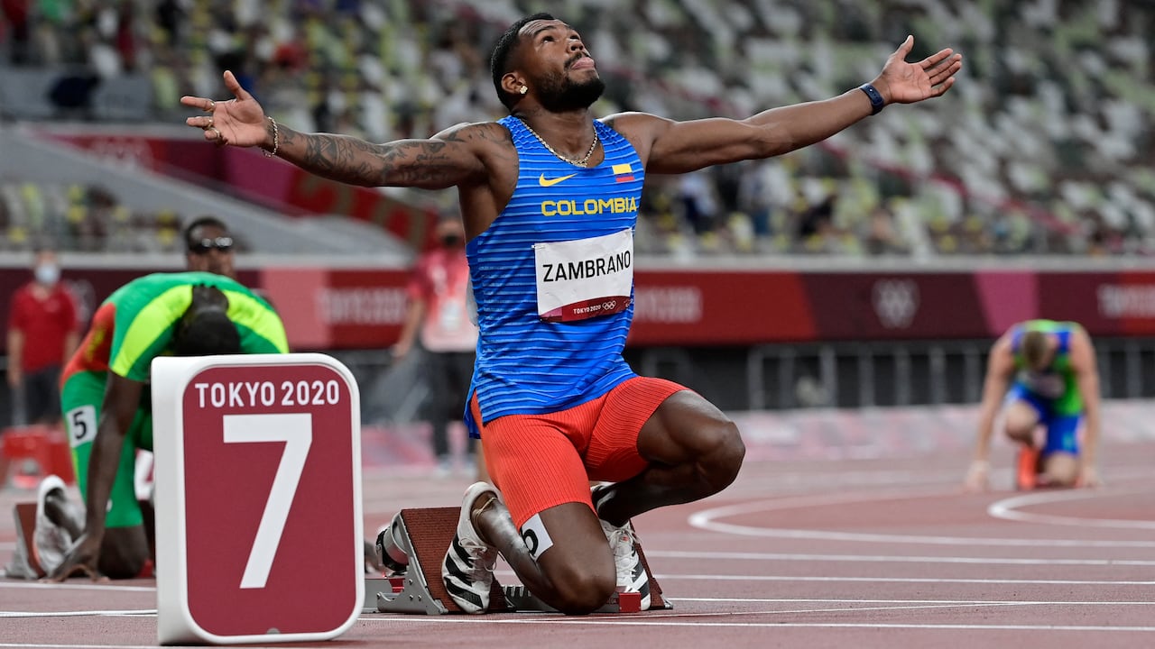 A Anthony Zambrano le tocó trabajar y estudiar al tiempo: cuando no estaba en las aulas, manejaba un bicitaxi.