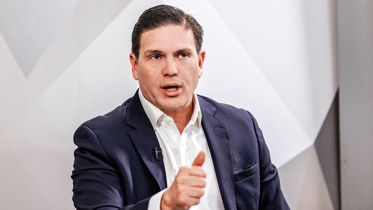 “Colombia necesita un presidente que sea el de todos los colombianos. No voy a ser presidente de un grupo o de los que voten por mí”. 