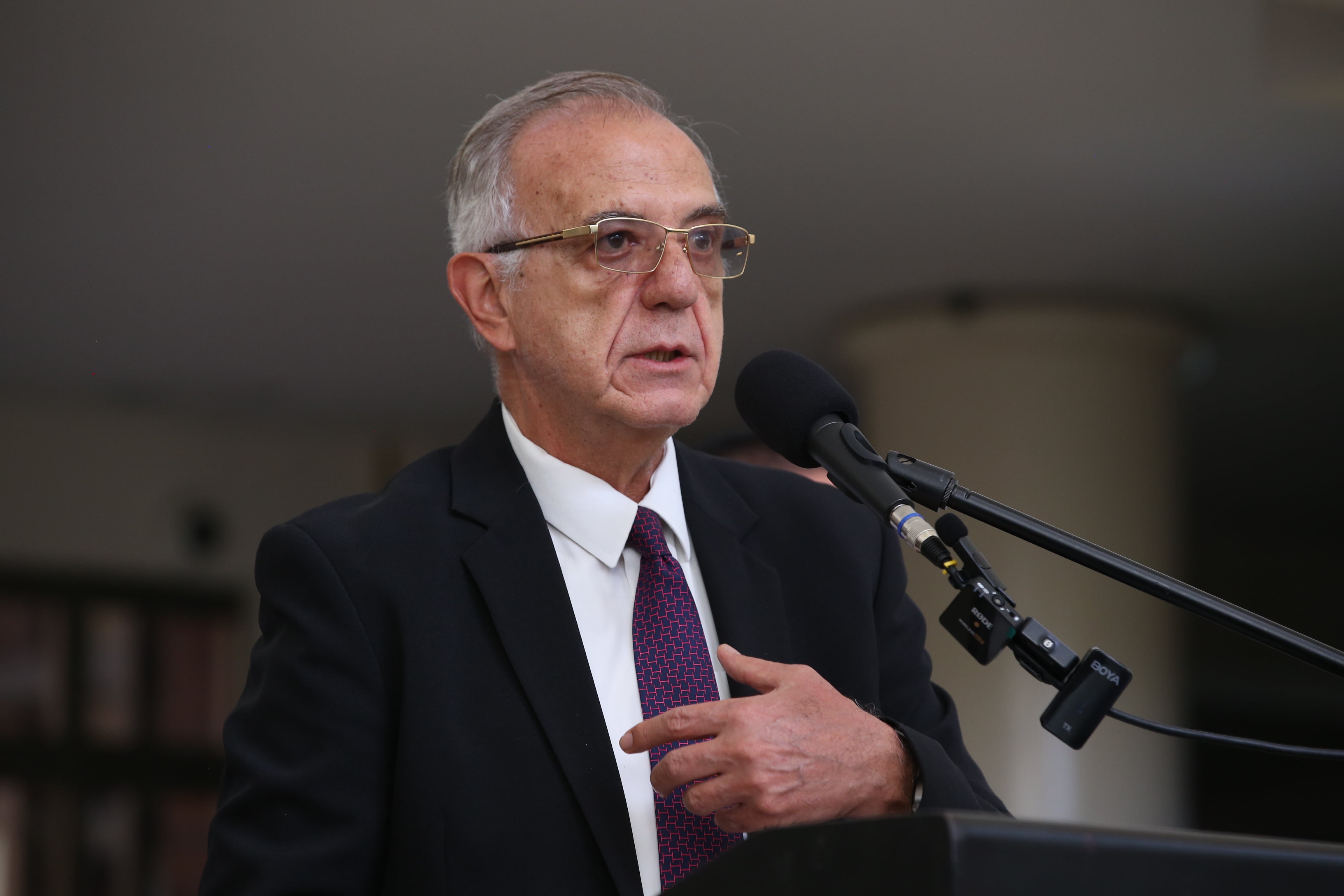 Ministro de Defensa Iván Velásquez Gómez
director general de la Policía Nacional, general William Salamanca