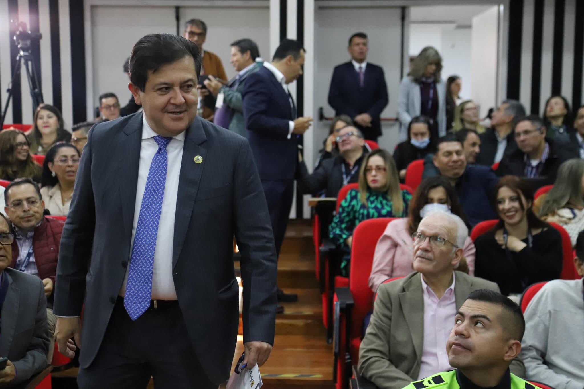 Andrés Castro, personero de Bogotá, en el Foro de Seguridad Ciudadana de la Personería.