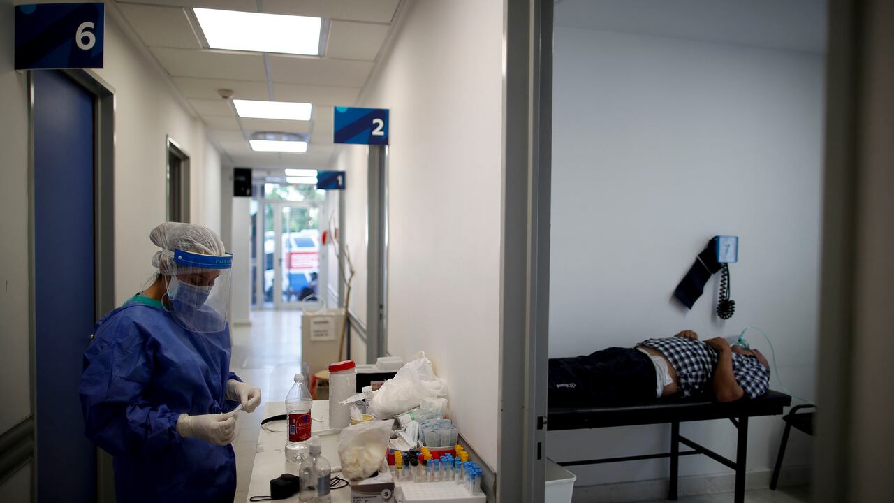 OPS destaca descenso de casos de coronavirus en Suramérica. Foto: AP / Natacha Pisarenko.