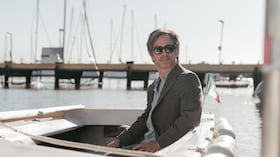 Nada entre los dos’, es una película de comedia romántica argentina-uruguaya de 2026 dirigida por Juan Taratuto. Protagonizada por Natalia Oreiro y Gael García Bernal
