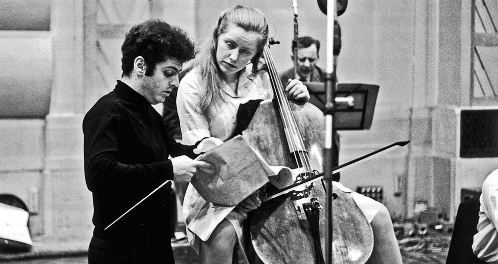 Con su primera esposa, la violonchelista británica más grande del siglo, Jacqueline du Pré.