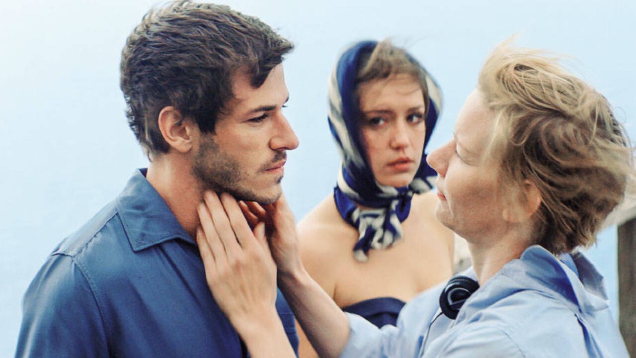 Virginie Efira es Sibyl, un personaje que salta por encima de la moralidad.