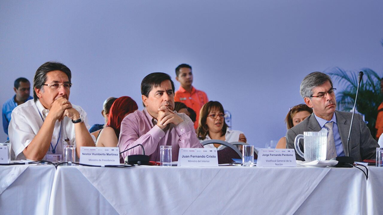 Néstor Humberto Martínez, ministro de la Presidencia, Juan Fernando Cristo, ministro del Interior y Yesid Reyes, ministro de Justicia, debatieron sobre la importancia de esta reforma y el pulso que se avecina en su segunda vuelta en el Congreso.